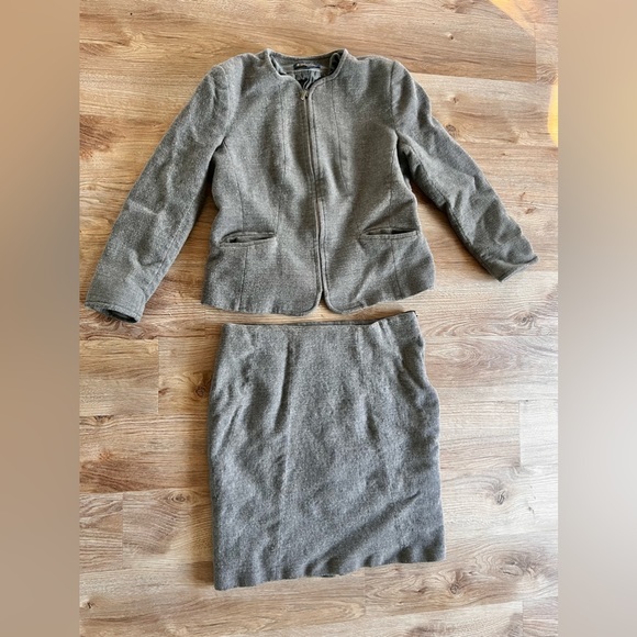 Brooks Brothers 2Piece Skirt Suit Italian Wool Gray...